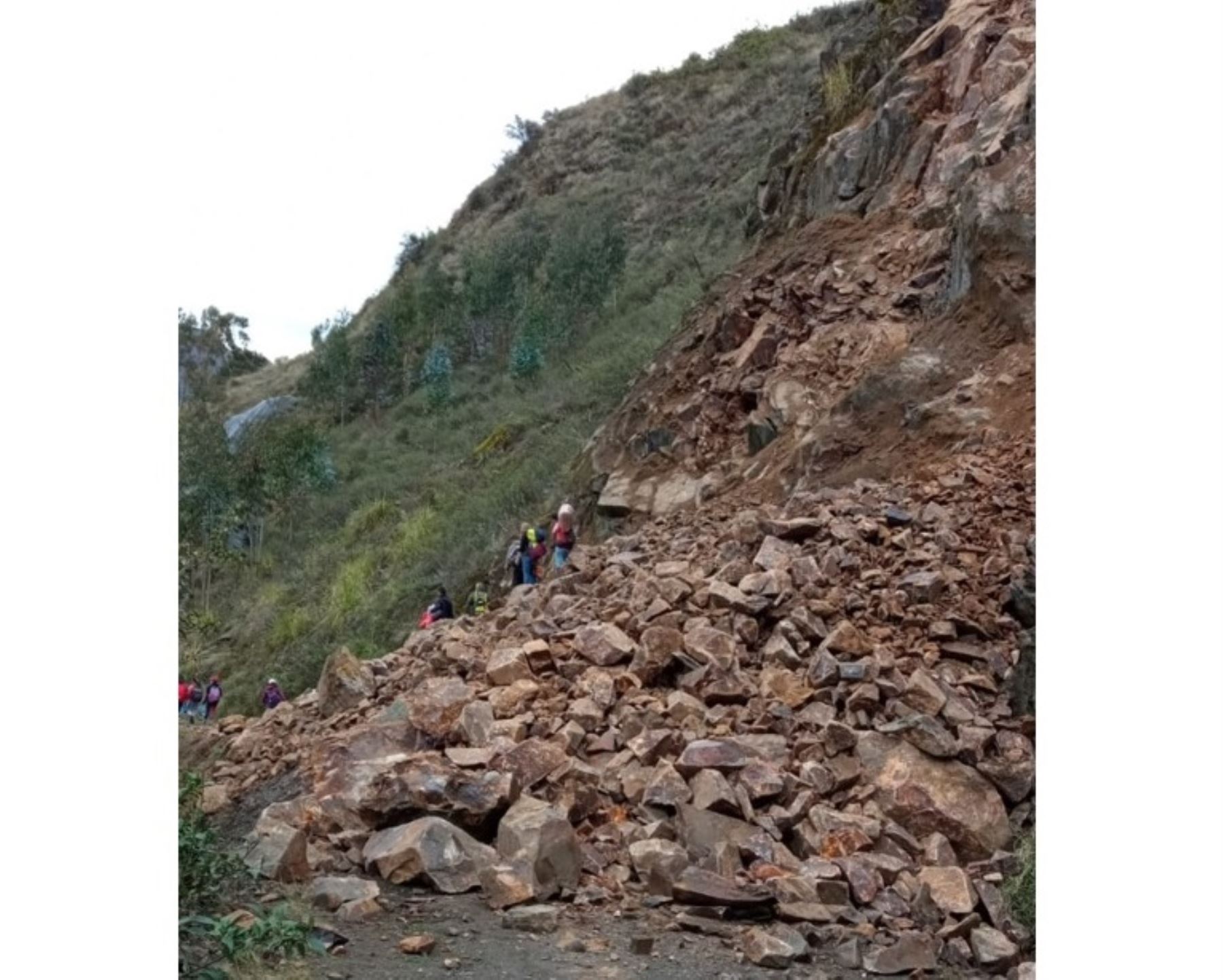 Carretera nacional Tauca-Llapo, ubicada en la región Áncash, resultó afectada por un derrumbe a causa del fuerte sismo de magnitud 7.5 registrado ayer en Amazonas.