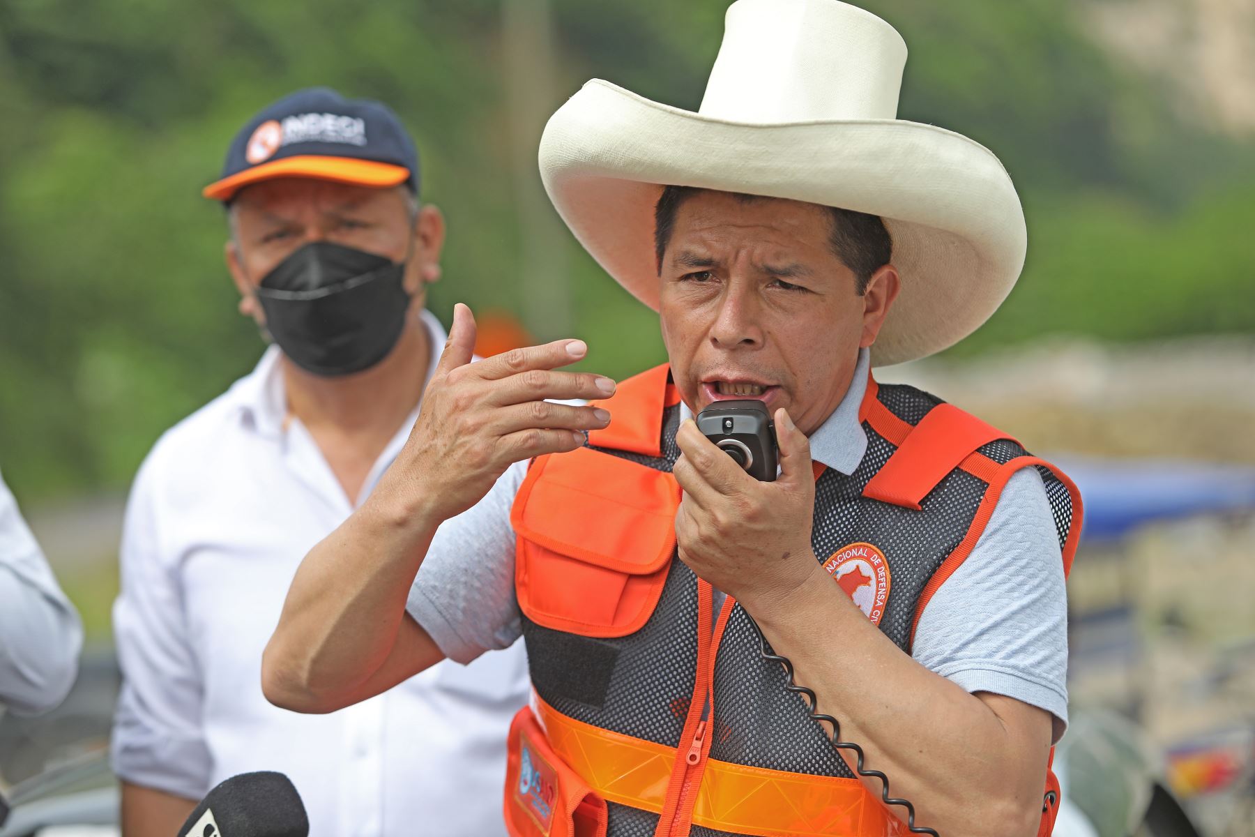Jefe de Estado, Pedro Castillo, por segundo día, recorre zonas afectadas por el sismo y realiza sobrevuelo por la región en Amazonas. Foto: ANDINA/ Prensa Presidencia