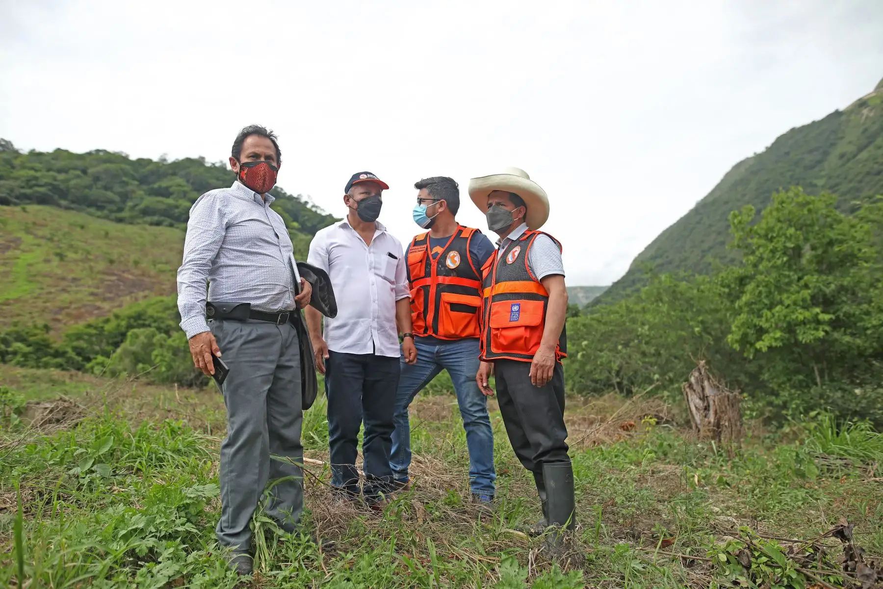 Presidente Pedro Castillo dispuso la evacuación aérea de personas aisladas en Utcubamba debido a la destrucción de la carretera Fernando Belaúnde Terry. Foto: ANDINA/Prensa Presidencia