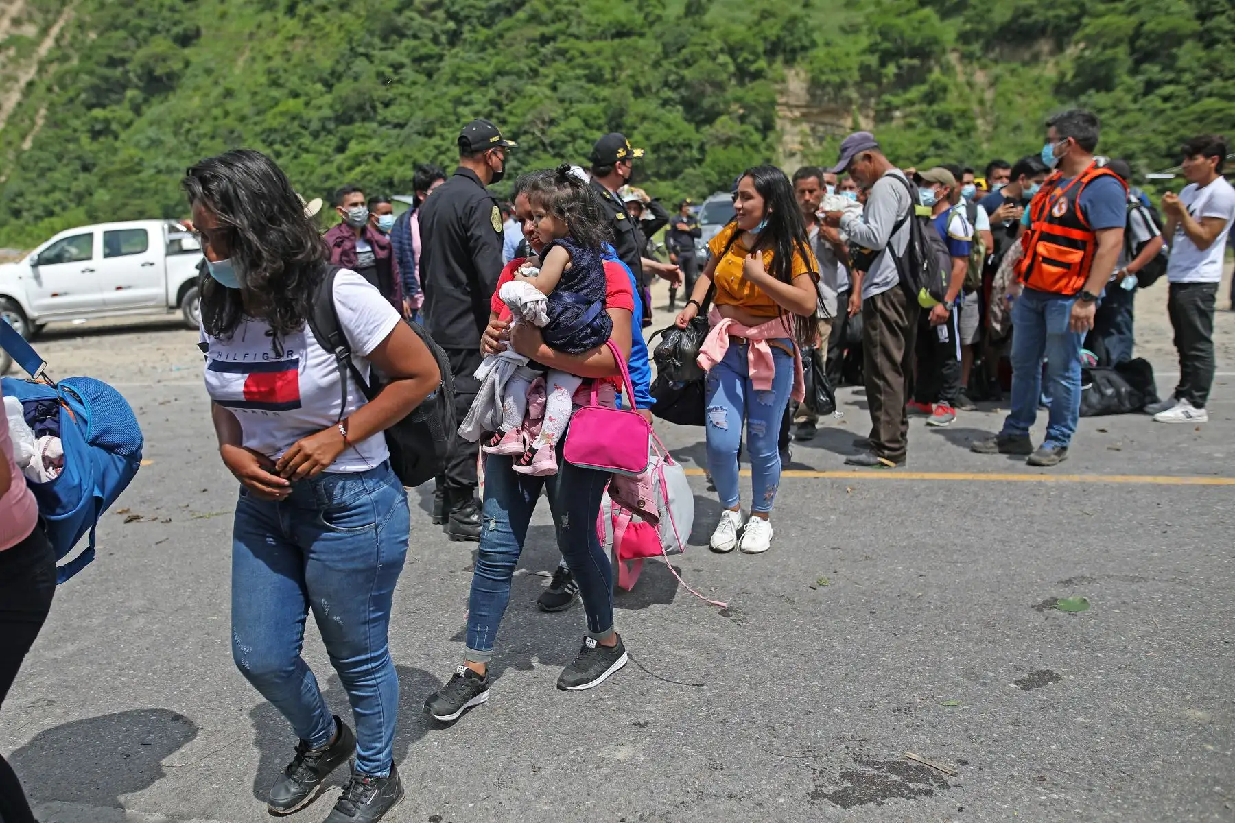 Presidente Pedro Castillo dispuso la evacuación aérea de personas aisladas en Utcubamba debido a la destrucción de la carretera Fernando Belaúnde Terry. Foto: ANDINA/Prensa Presidencia