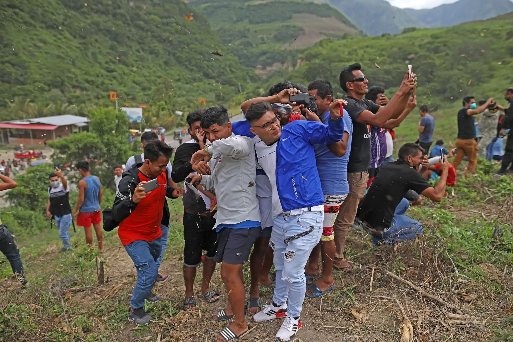 Presidente Pedro Castillo dispuso la evacuación aérea de personas aisladas en Utcubamba debido a la destrucción de la carretera Fernando Belaúnde Terry. Foto: ANDINA/Prensa Presidencia