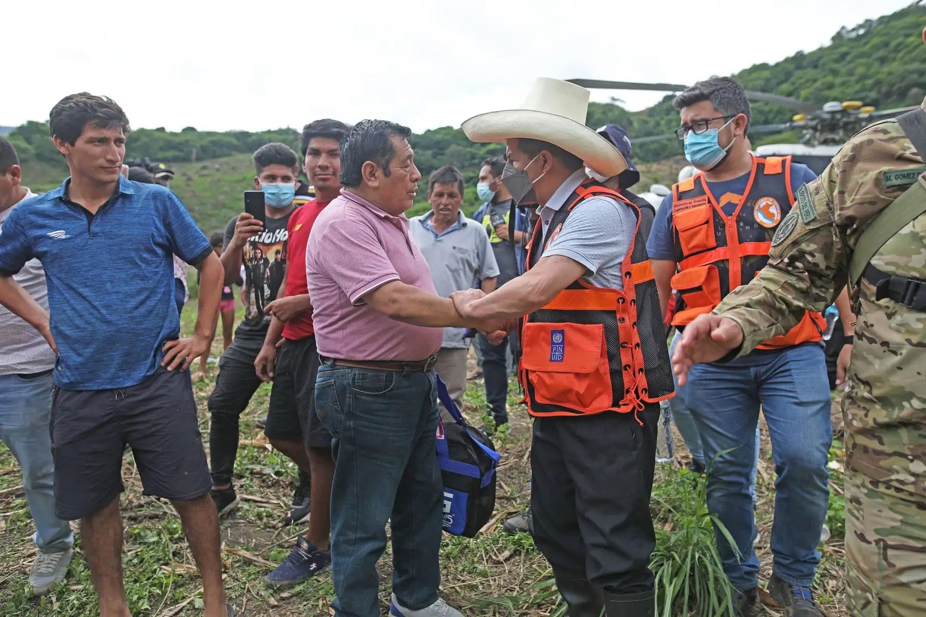 Presidente Pedro Castillo dispuso la evacuación aérea de personas aisladas en Utcubamba debido a la destrucción de la carretera Fernando Belaúnde Terry. Foto: ANDINA/Prensa Presidencia