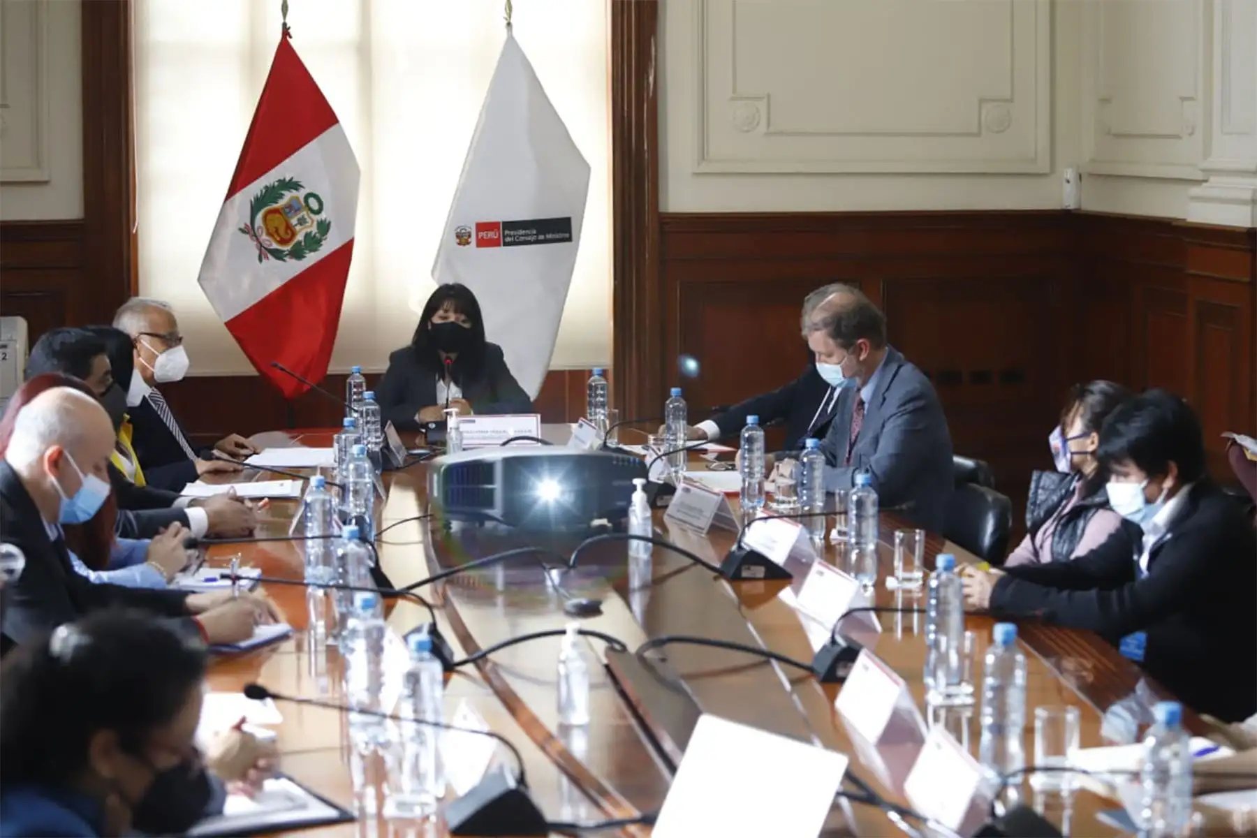 Presidenta del Consejo de Ministros, Mirtha Vásquez  dirigió sesión de instalación de la Comisión Multisectorial para hacer seguimiento a acciones destinadas a atender a deudos y personas que sufrieron lesiones de gravedad en movilizaciones ocurridas entre el 10 y 14 de noviembre, y el 1 y 3 de diciembre de 2020.
Foto: PCM