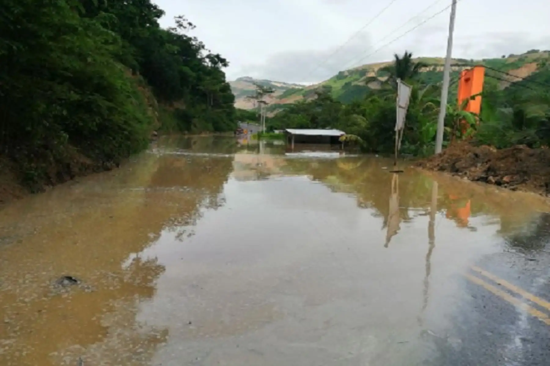 El estado situacional crítico se presenta por el embalse del río, producto de los deslizamientos ocasionados por el sismo de magnitud 7.5 registrado la madrugada del domingo 28 de noviembre, y sumado a las precipitaciones pluviales previstas en la zona afectada.