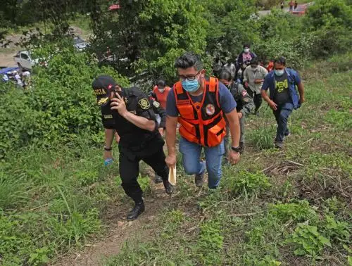 Especialistas del Ministerio de Vivienda apoyan labores para restablecer los servicios de saneamiento rural de Amazonas afectados por el fuerte sismo de magnitud 7.5 que afectó el domingo a esta región. ANDINA/Difusión
