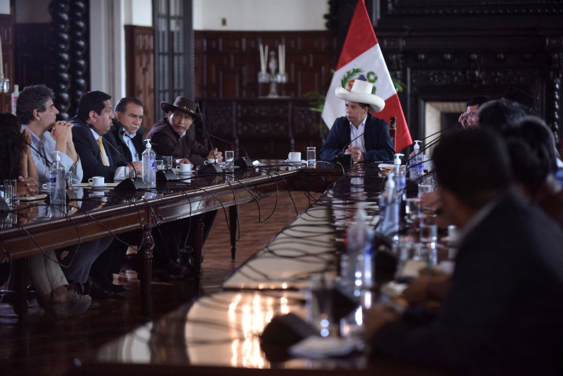 El presidente Pedro Castillo se reúne con gremios de productores de arroz y representantes de la Convención Nacional del Agro Peruano (Conveagro). Foto: ANDINA/ Prensa Presidencia