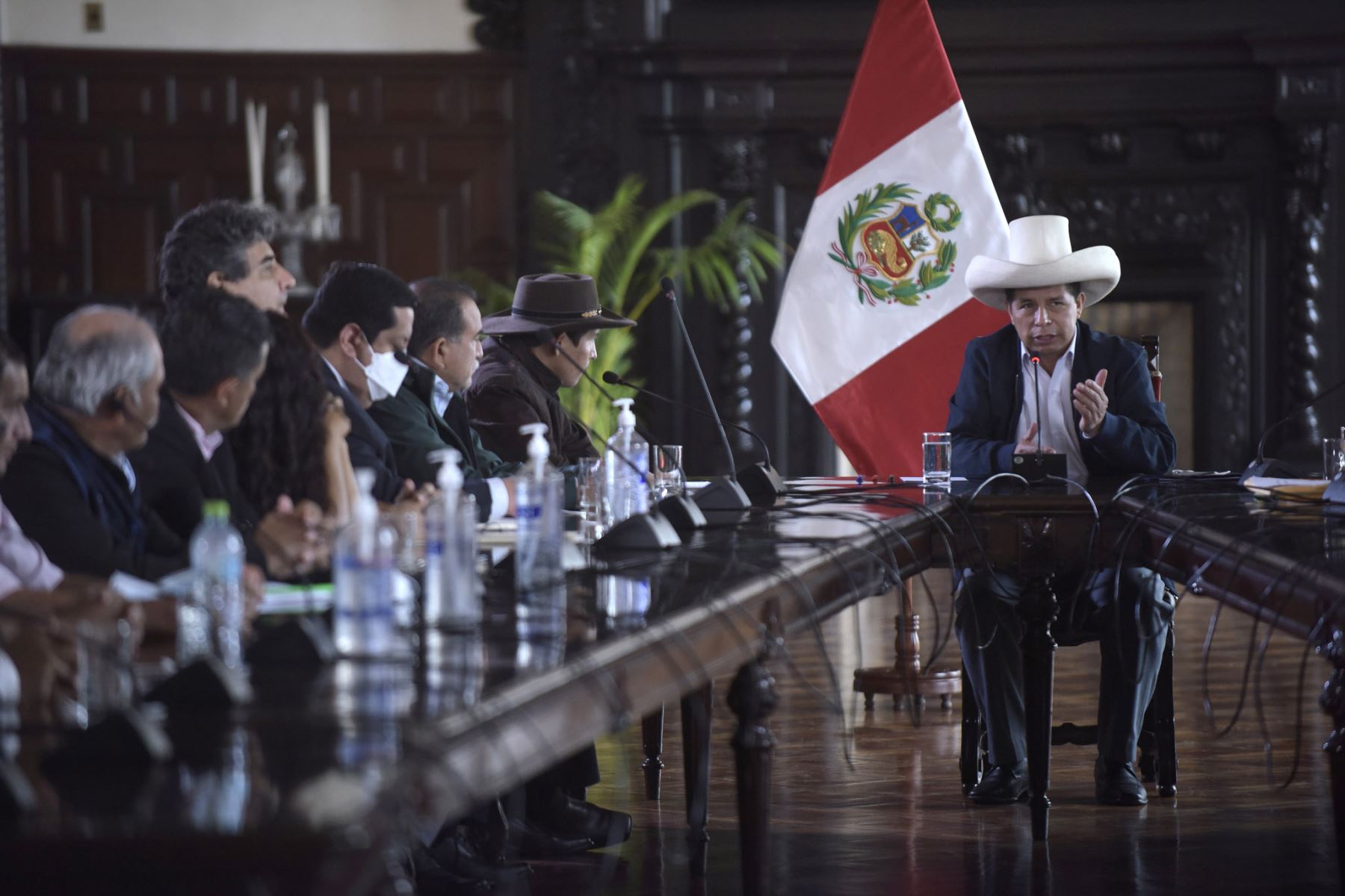 El presidente Pedro Castillo se reúne con gremios de productores de arroz y representantes de la Convención Nacional del Agro Peruano (Conveagro). Foto: ANDINA/ Prensa Presidencia