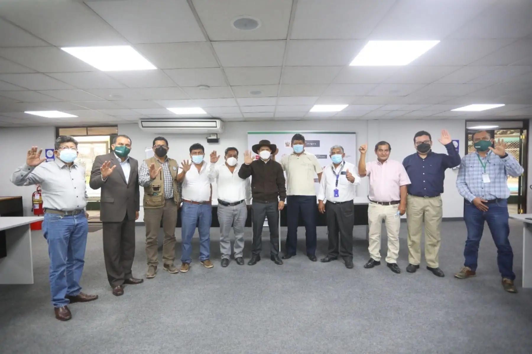 Ministro de Desarrollo Agrario y Riego, Víctor Maita, se reunió con directivos de las juntas de usuarios. Foto: cortesía.