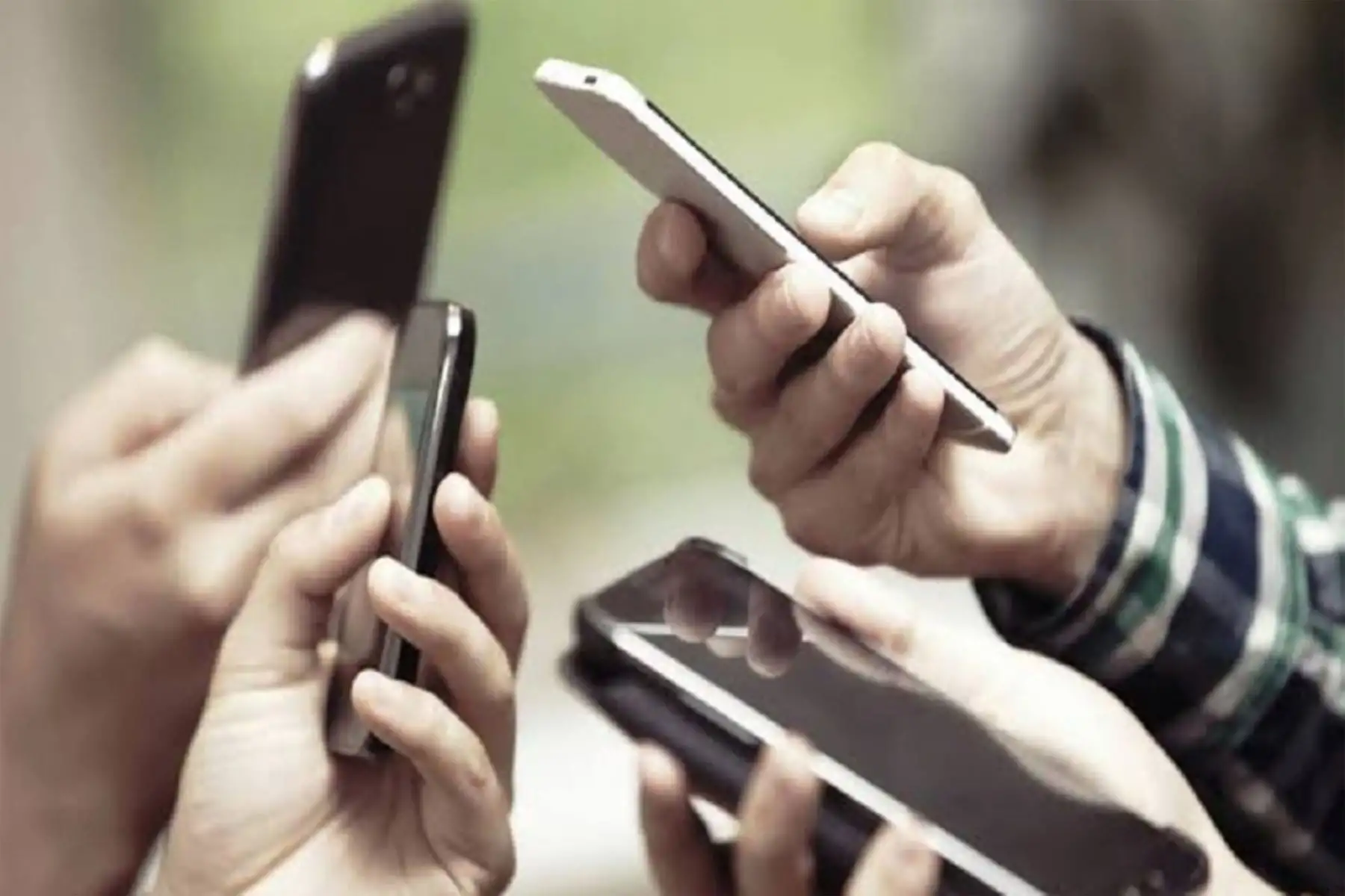 Las operadoras de servicios de telefonía tienen la obligación de realizar la verificación biométrica de identidad de los compradores, únicamente en sus oficinas o centros de atención y en los distribuidores autorizados. Foto: ANDINA/internet.