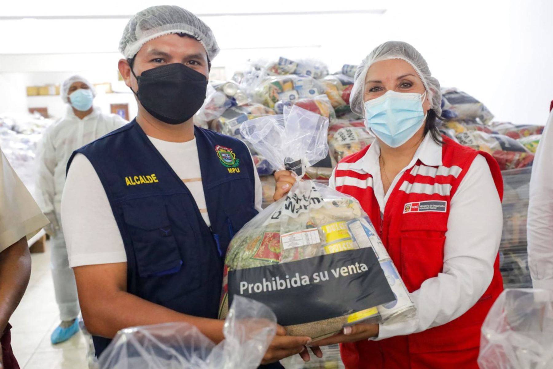 La ministra Dina Boluarte supervisó entrega de alimentos del programa Qali Warma en la región Amazonas. Foto: Midis.
