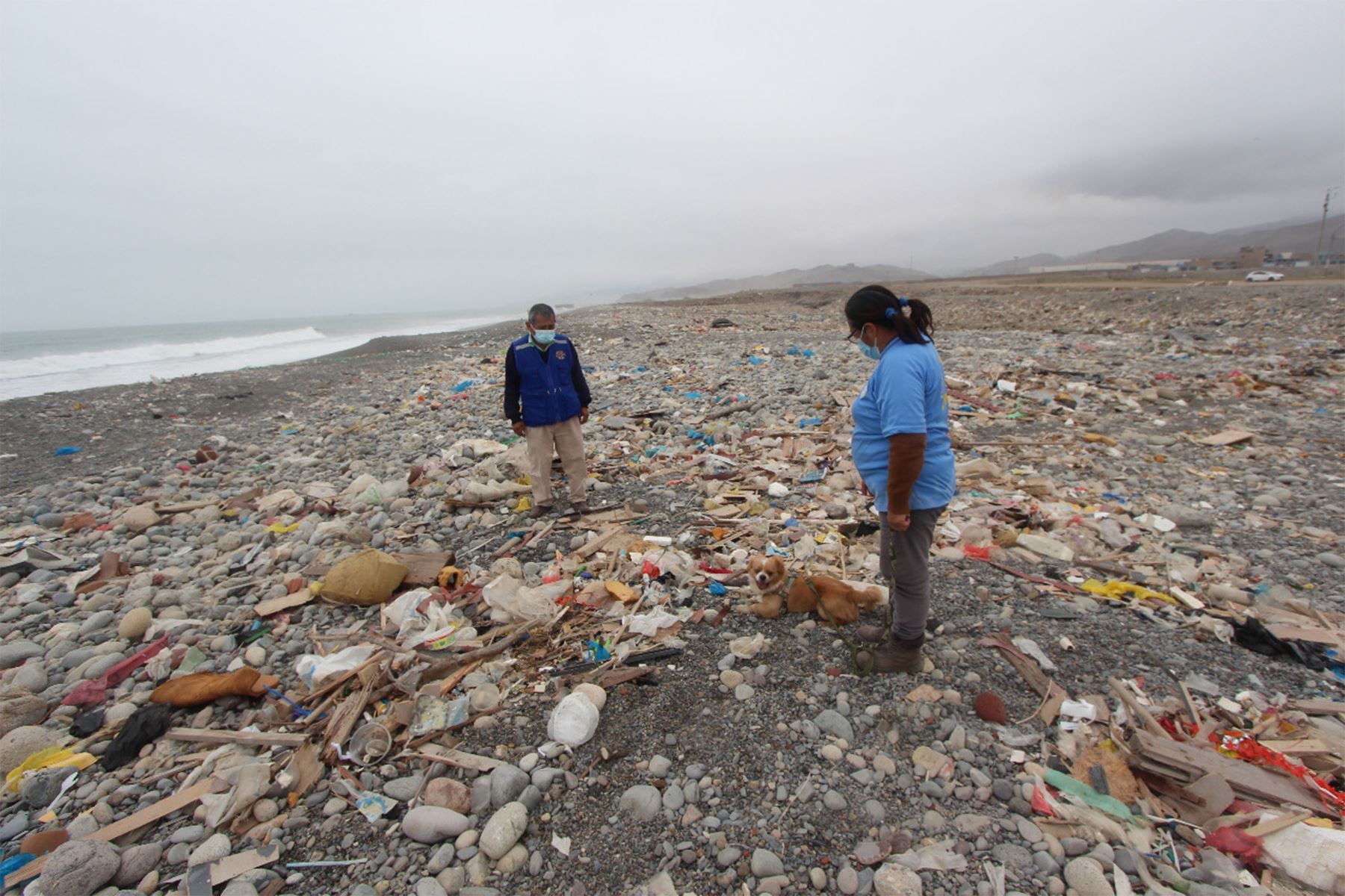 La playa Márquez es considerada la más contaminada del Perú y de América por la cantidad de basura, de diferente tipo, que se encuentra sobre la arena. ANDINA/ Ong. Vida