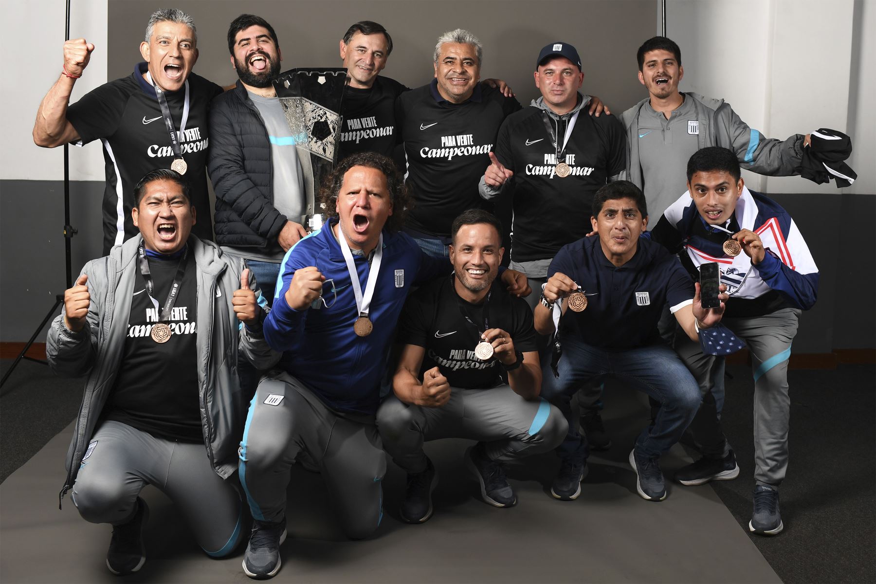 Sesión Fotográfica del club  Alianza Lima,  campeón de la Liga 1 Betsson 2021.
Foto: Itea Media / Andrés Lino