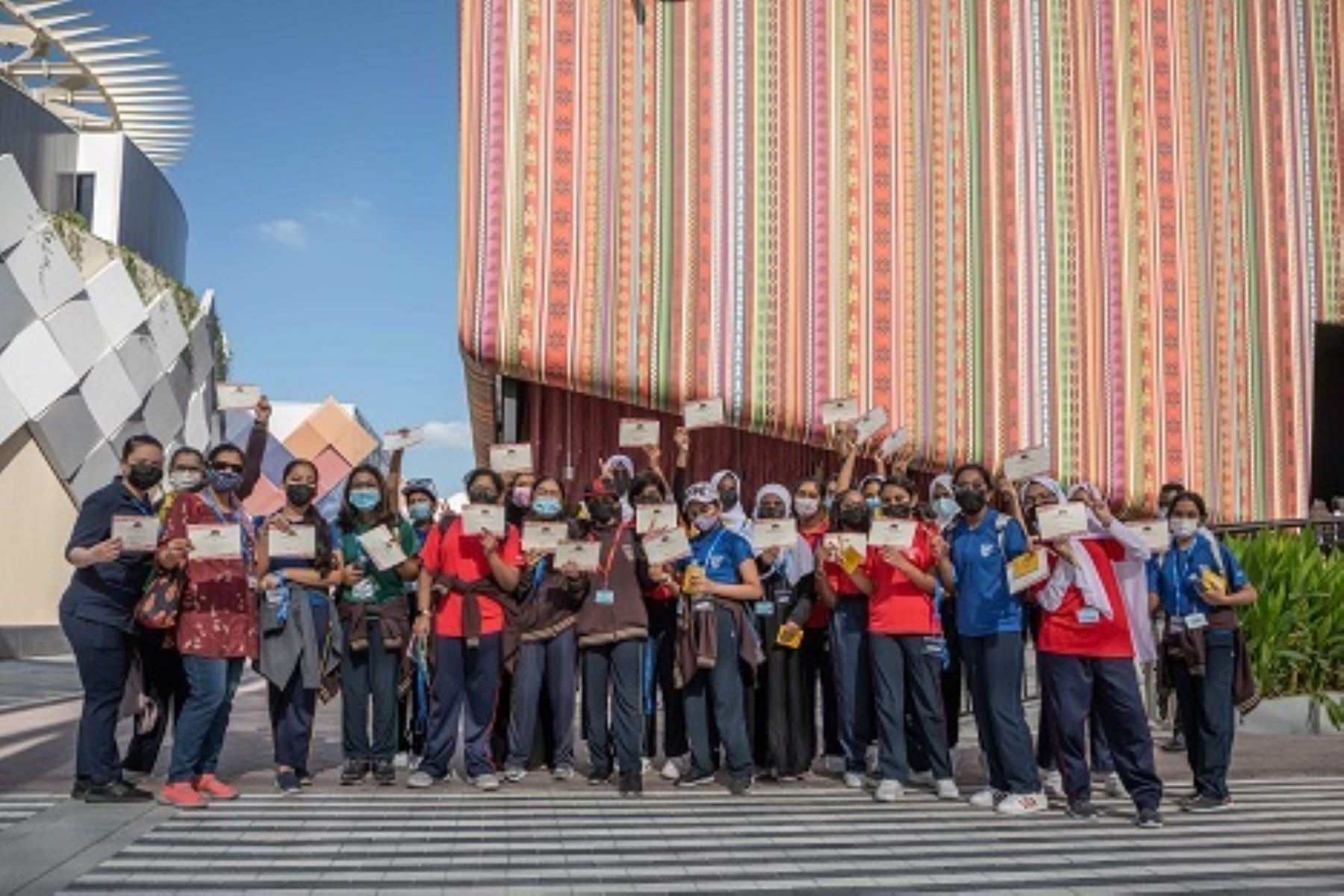 Escolares árabes visitan el Pabellón Perú en la Expo Dubái 2020. Foto: Cortesía.