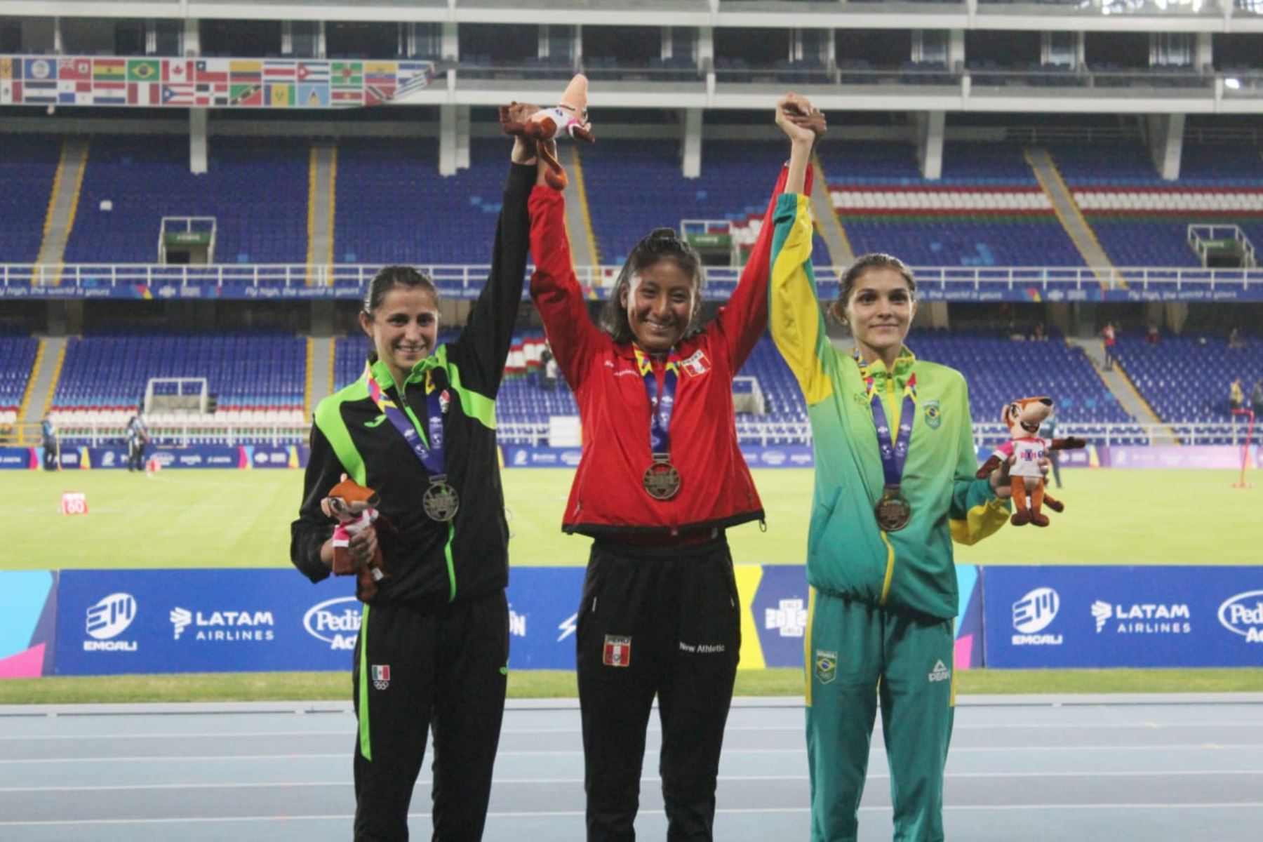 Sofía Mamani subió a lo más alto del podio en los 10 mil metros planos y le dio la primera medalla de oro al Perú en los Juegos Panamericanos Junior (Foto: Comité Olímpico Peruano)