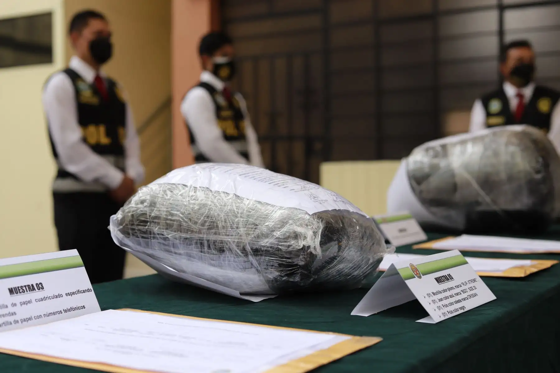 El ministro Avelino Guillén, junto con el comandante general de la Policía, Javier Gallardo, presenta operativo "Cristal 2021", que permitió captura de presunto terrorista Cristian Samaniego Herrera, alias "Cris" o "Daniel", de la organización Sendero Luminoso.
Foto:  ANDINA / Mininter