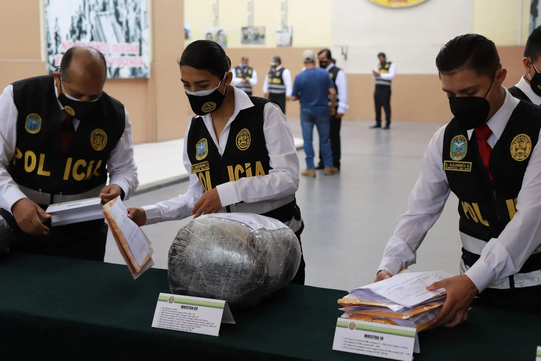 El ministro Avelino Guillén, junto con el comandante general de la Policía, Javier Gallardo, presenta operativo "Cristal 2021", que permitió captura de presunto terrorista Cristian Samaniego Herrera, alias "Cris" o "Daniel", de la organización Sendero Luminoso.
Foto:  ANDINA / Mininter