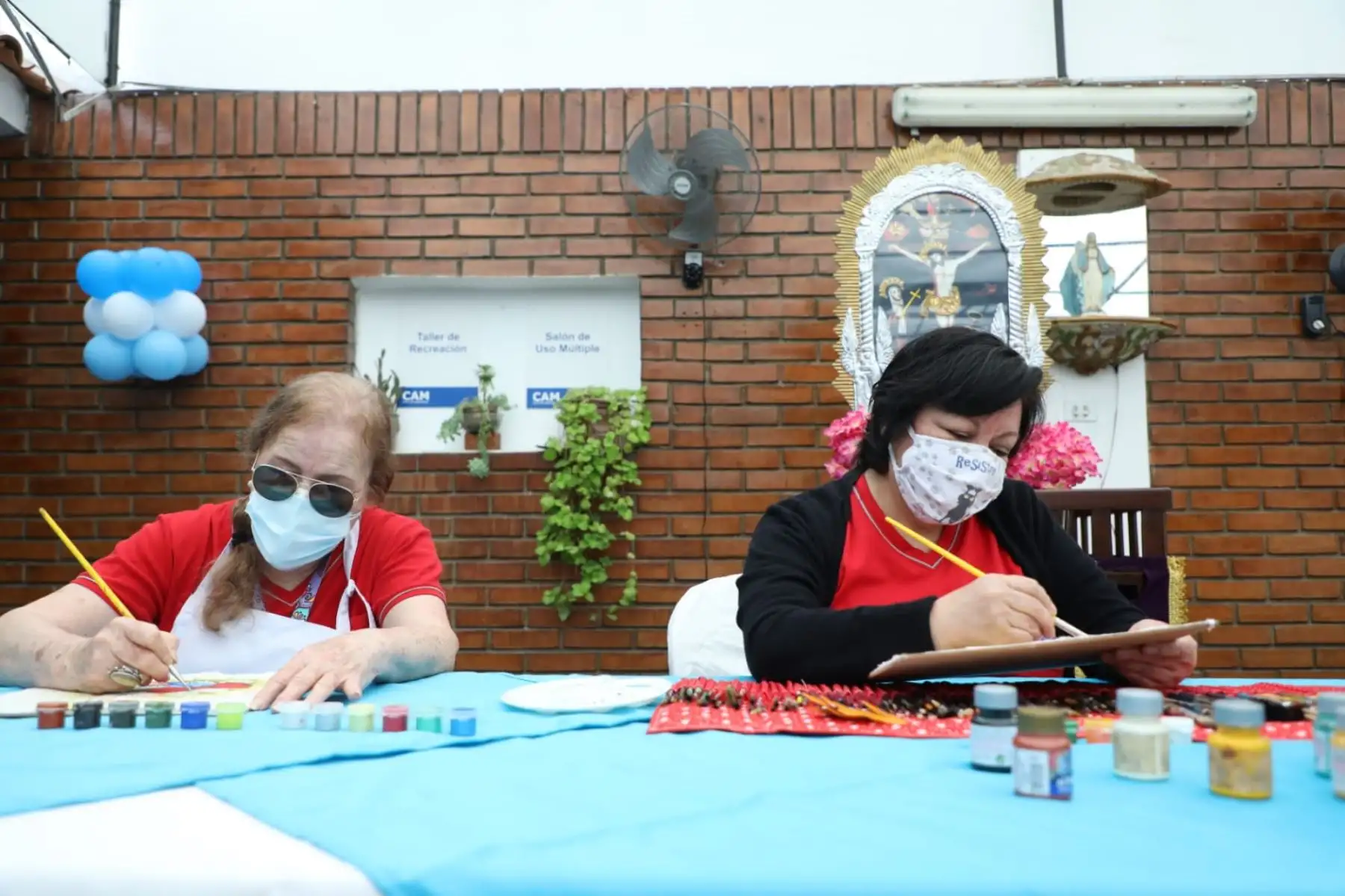 EsSalud anuncia reinicio gradual de actividades en Centros del Adulto Mayor (CAM) a nivel nacional. Personas de la tercera edad volverán a participar de talleres semipresenciales, luego de casi 20 meses de estar alejados por la pandemia del Covid-19. 
Foto: ANDINA/Essalud