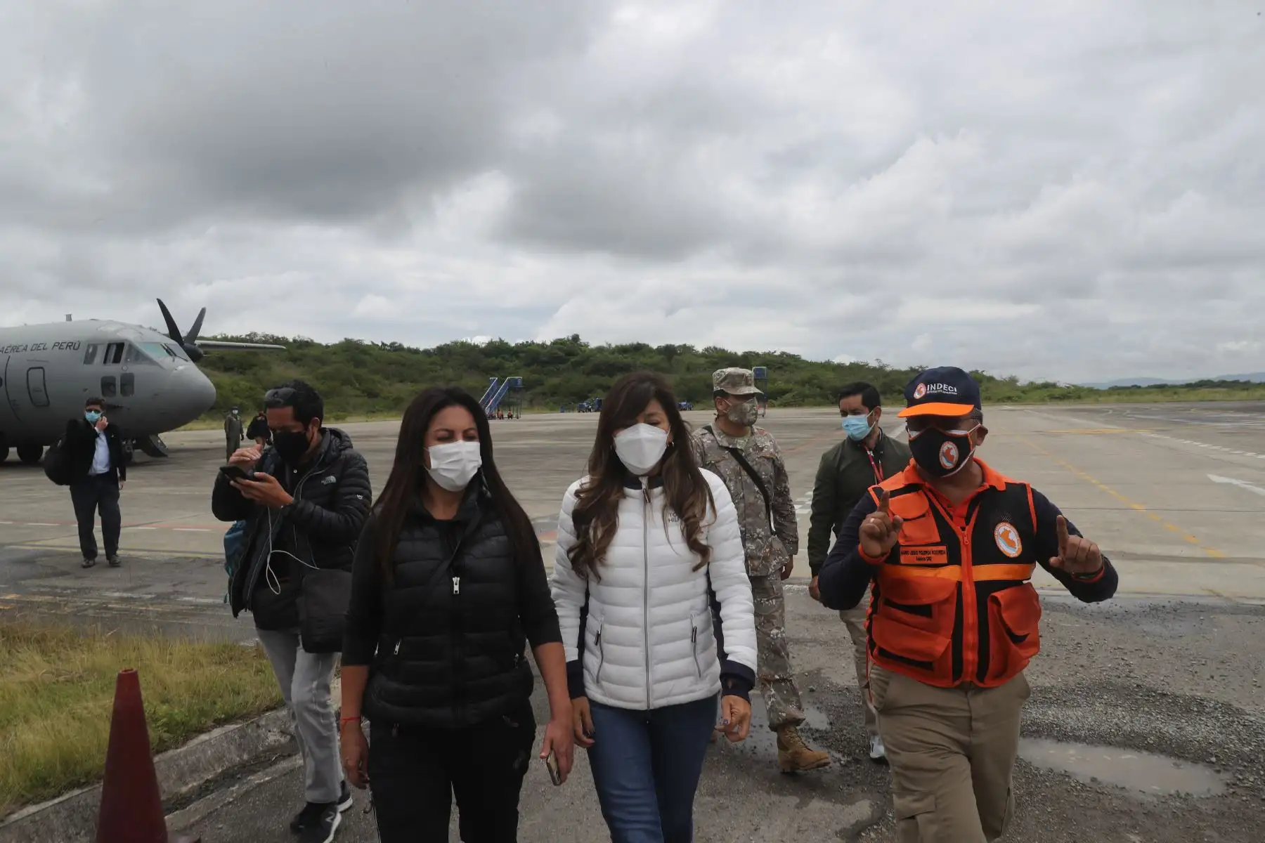 El Congreso de la República llevó esta mañana casi dos toneladas de víveres y utensilios de cocina para los damnificados del terremoto que azotó al departamento de Amazonas el último domingo.
