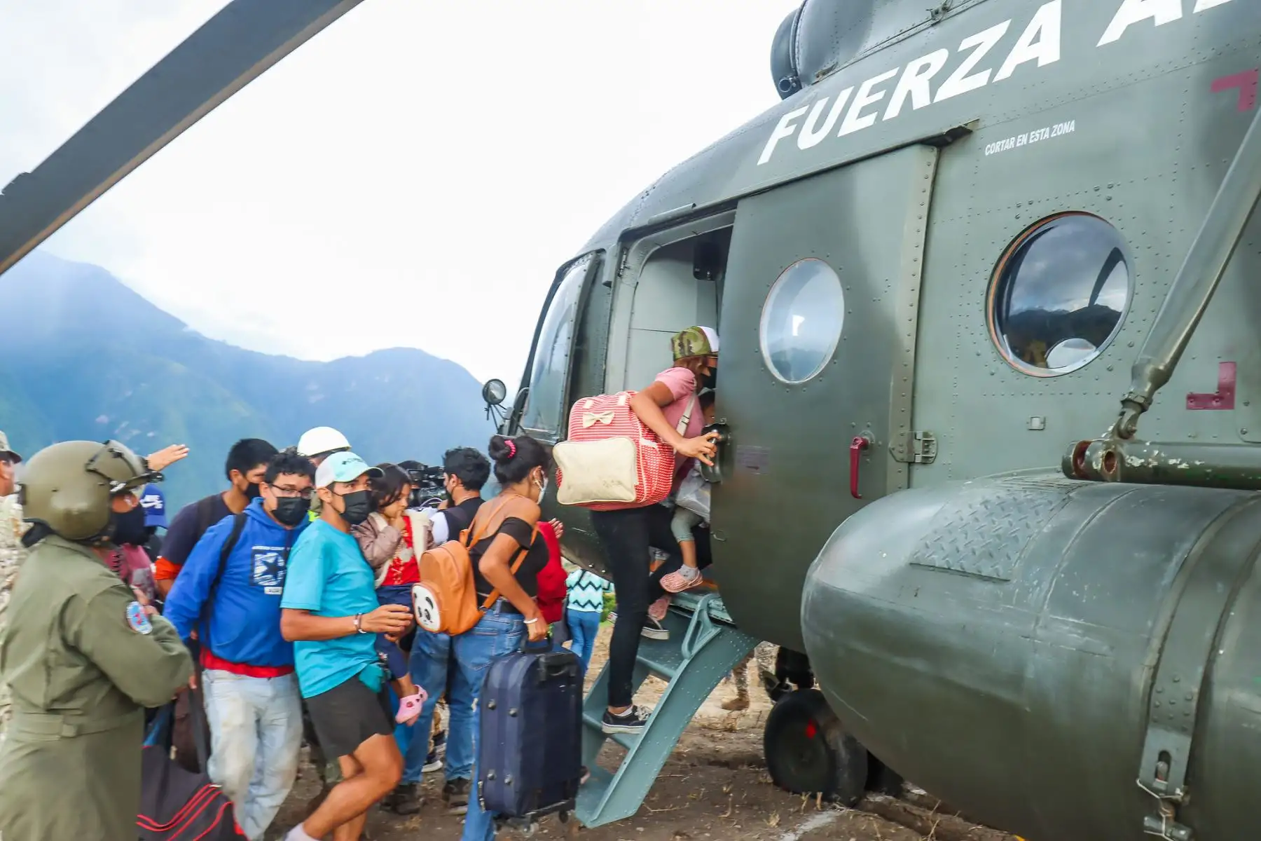 Presidente de la República, Pedro Castillo, junto a nueve ministros de Estado, viaja a la región Amazonas para articular acciones y atender a la población damnificada de las zonas afectadas por el sismo. Foto: ANDINA/ Prensa Presidencia