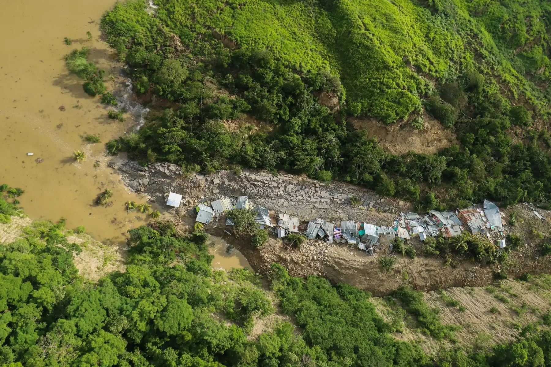 Presidente de la República, Pedro Castillo, junto a nueve ministros de Estado, viaja a la región Amazonas para articular acciones y atender a la población damnificada de las zonas afectadas por el sismo. Foto: ANDINA/ Prensa Presidencia