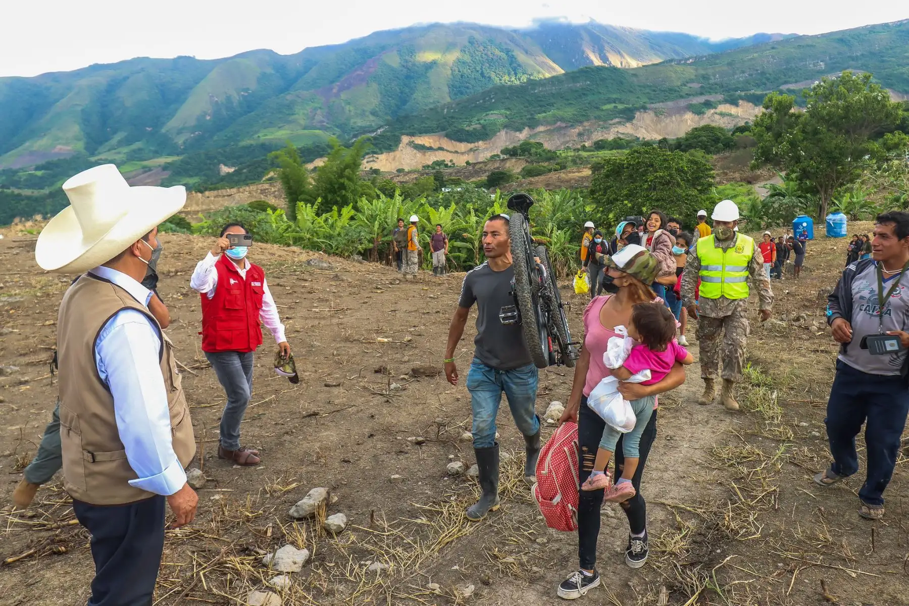 Presidente de la República, Pedro Castillo, junto a nueve ministros de Estado, viaja a la región Amazonas para articular acciones y atender a la población damnificada de las zonas afectadas por el sismo. Foto: ANDINA/ Prensa Presidencia