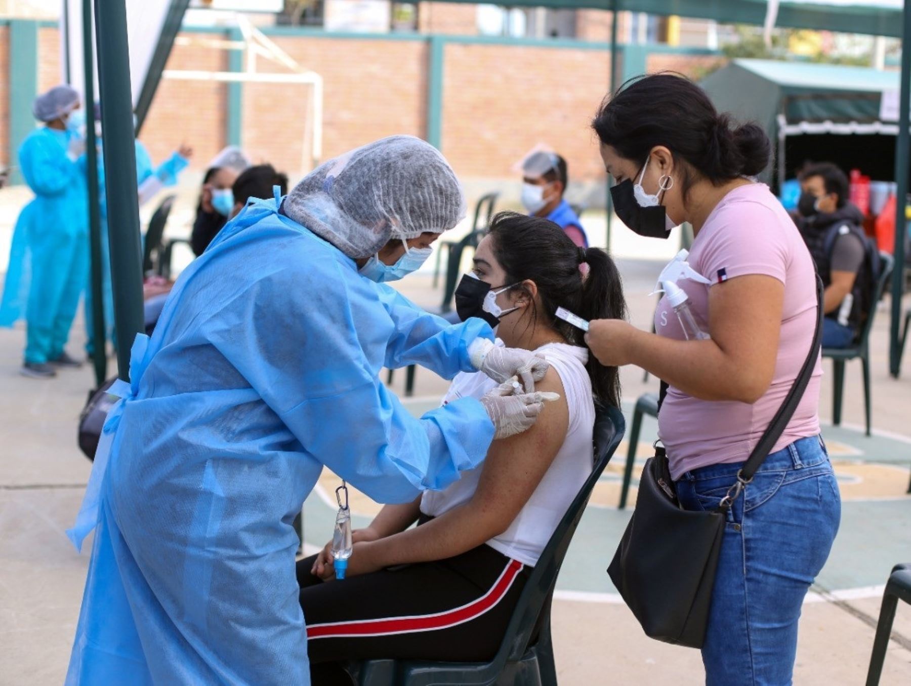 Autoridades de Salud de Lambayeque exhortaron a la población de esa región a recibir su vacuna contra el covid-19 y reforzar medidas de prevención ante la aparición de nuevas variantes. Foto: ANDINA/Difusión.