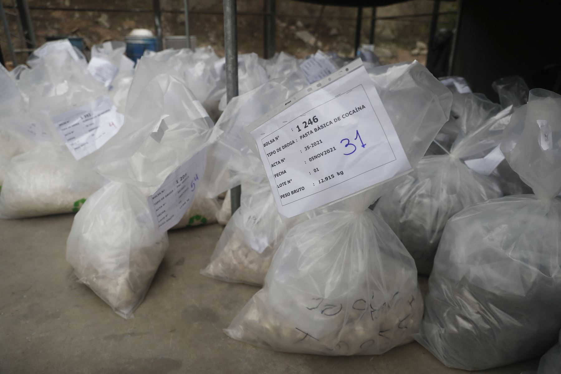 Mininter ejecuta proceso de destrucción 13 toneladas de droga decomisada, en la sede de la DIROES. Esta cifra se suman más de 83 toneladas de drogada destruida durante el 2021. Foto: ANDINA/Renato Pajuelo