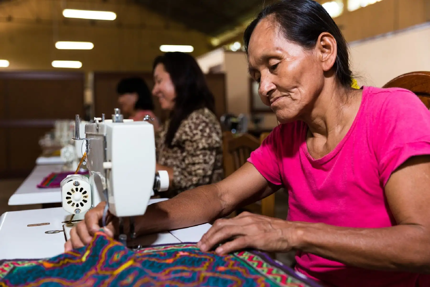 Mujeres artesanas.