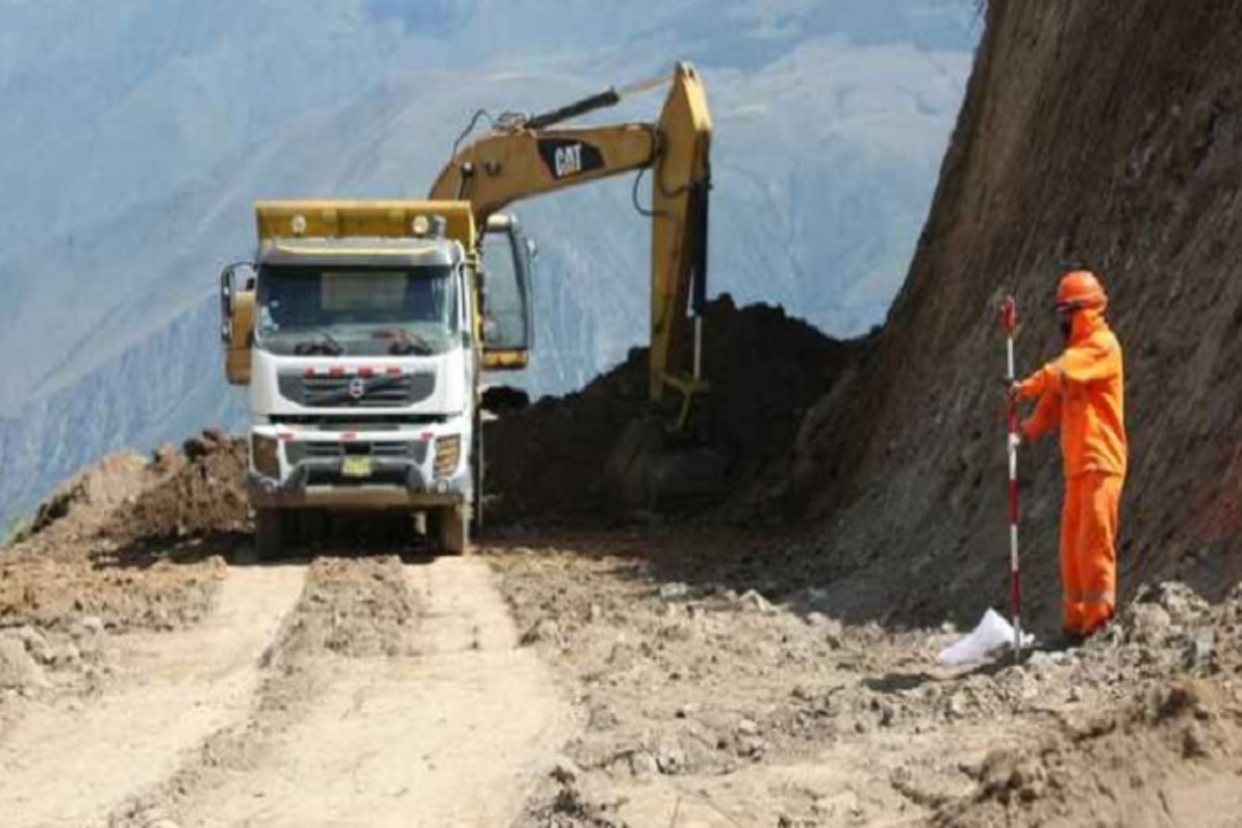 Los trabajos permitirán que los vehículos transiten por la ruta provisional, como alternativa a la Carretera Fernando Belaúnde Terry, la cual sufrió daños en el sector El Aserradero (tramo Pedro Ruiz–Bagua Grande).