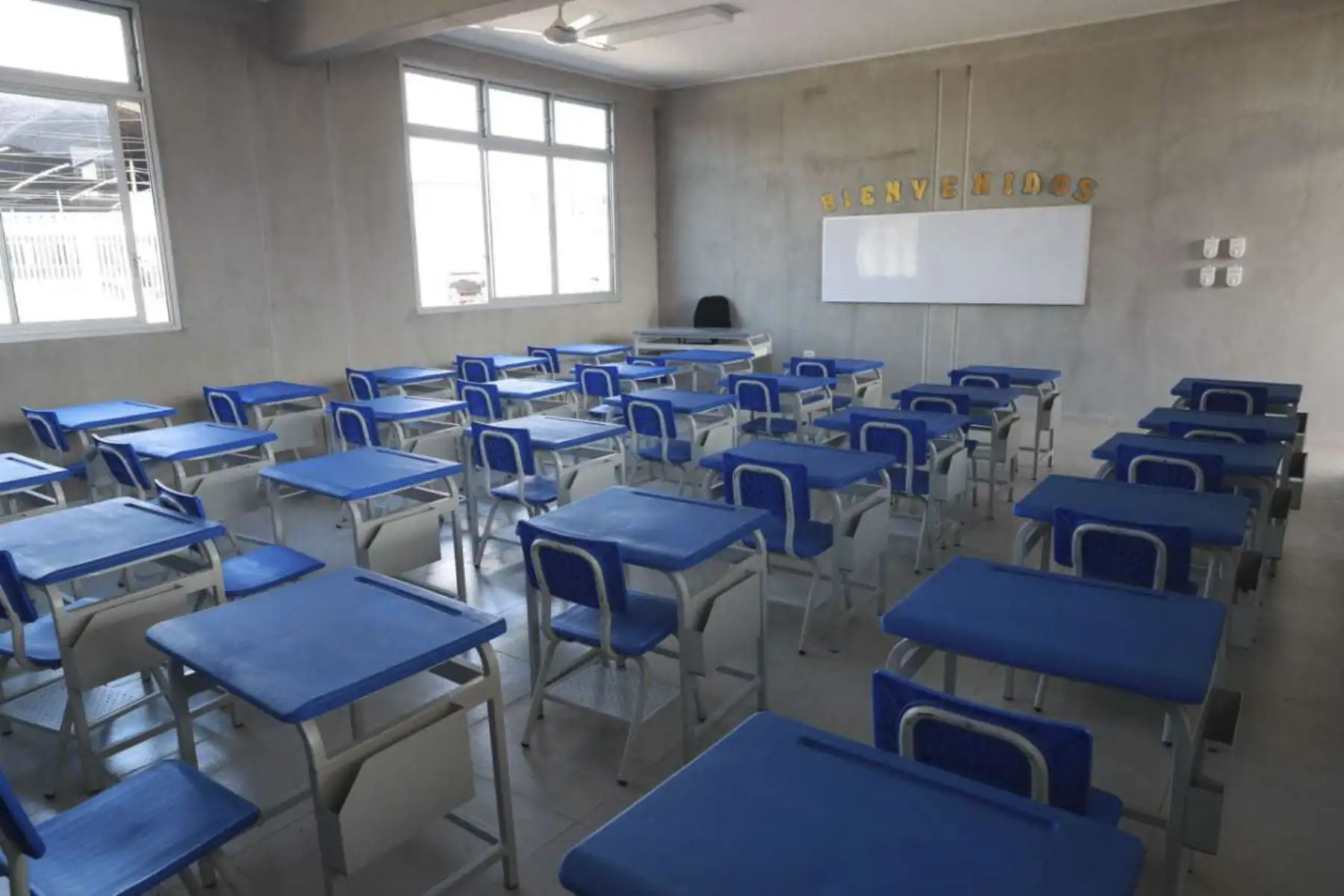 El ministro de Defensa, Juan Carrasco Millones, inauguró esta mañana, en Iquitos, la nueva infraestructura del liceo naval Capitán de Navío Francisco Carrasco, construida mediante el mecanismo de obras por impuesto y que albergará a un total de 897 alumnos de primaria y secundaria cuando retornen las clases presenciales. Foto: ANDINA/Mindef