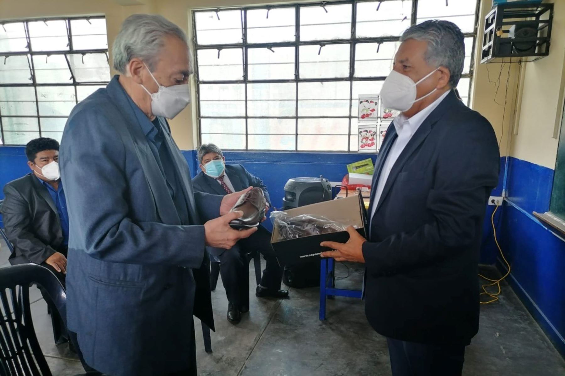 Ministro de Educación, Carlos Gallardo, comprometió el apoyo de su sector para impulsar la carrera de industria del calzado en Trujillo.