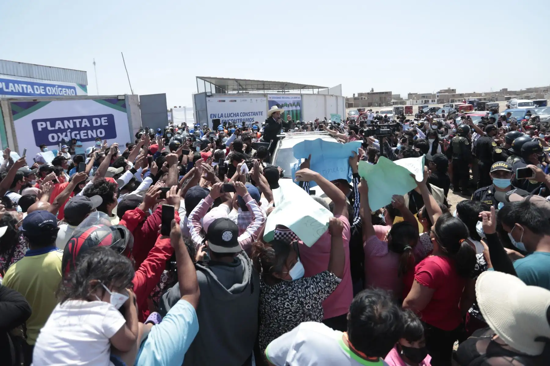 Presidente de la República, Pedro Castillo, viaja a la región La Libertad para hacer entrega de la fábrica de oxígeno criogénica en la provincia de Pacasmayo.
FOTO: ANDINA/Presidencia Perú