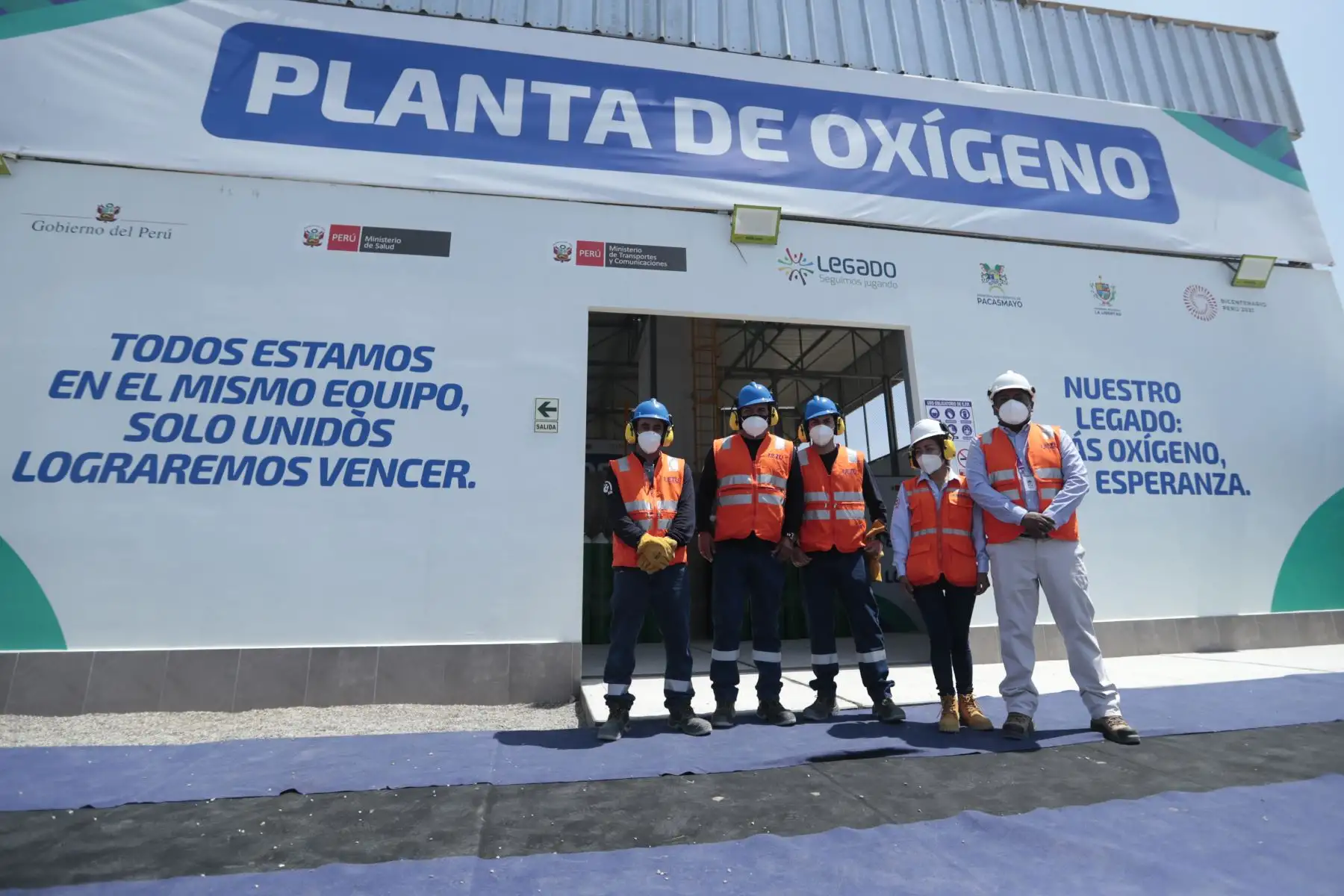 Presidente de la República, Pedro Castillo, viaja a la región La Libertad para hacer entrega de la fábrica de oxígeno criogénica en la provincia de Pacasmayo.
FOTO: ANDINA/Presidencia Perú