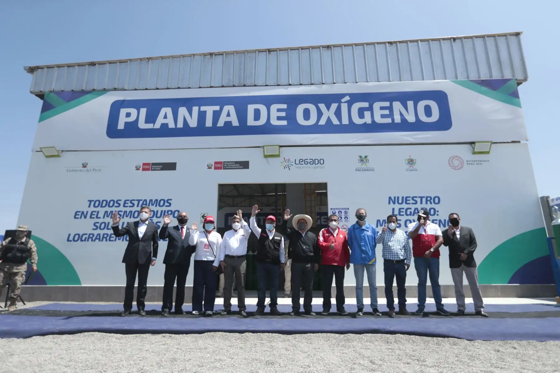 Presidente de la República, Pedro Castillo, viaja a la región La Libertad para hacer entrega de la fábrica de oxígeno criogénica en la provincia de Pacasmayo.
FOTO: ANDINA/Presidencia Perú