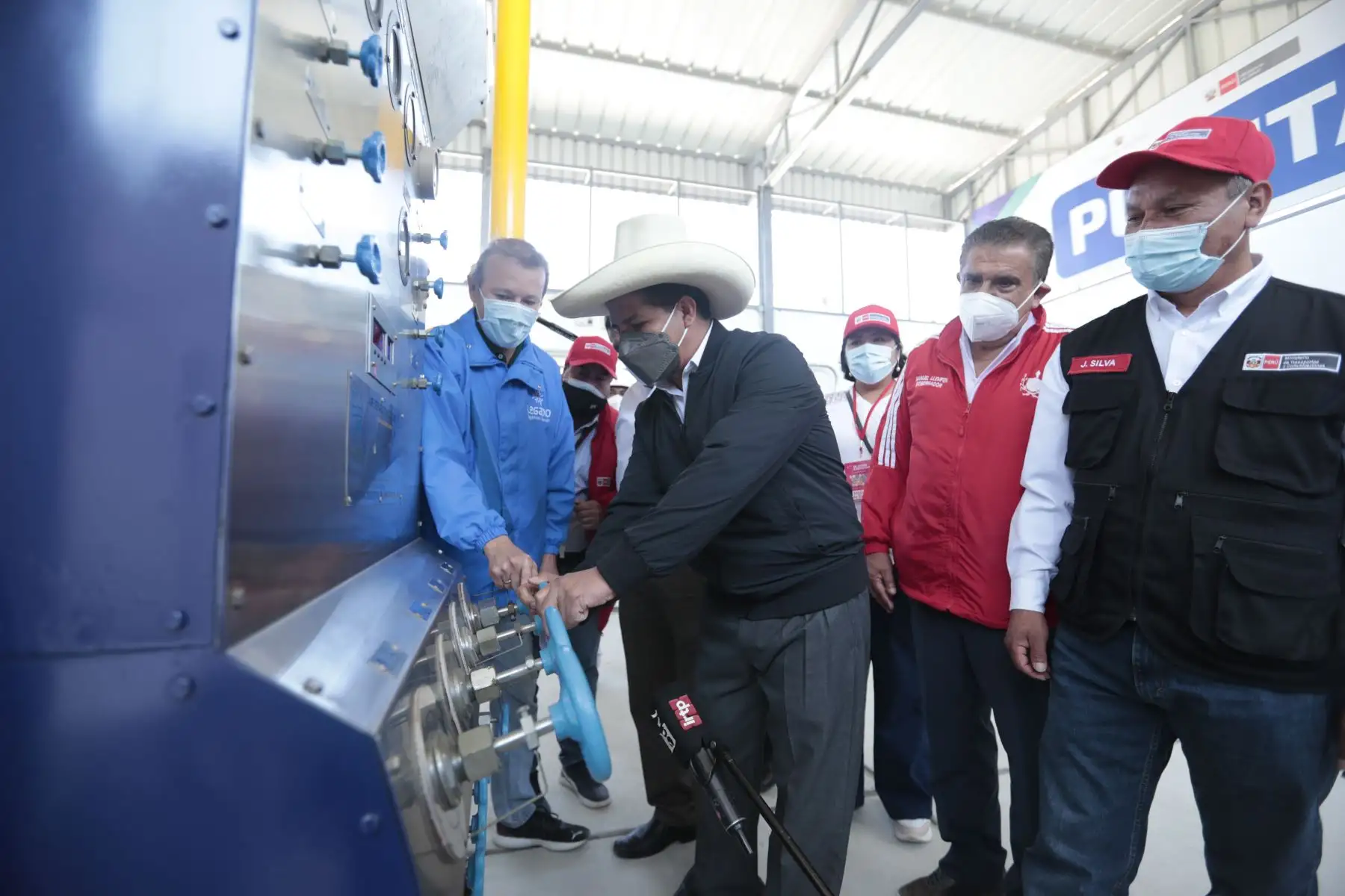 Presidente de la República, Pedro Castillo, viaja a la región La Libertad para hacer entrega de la fábrica de oxígeno criogénica en la provincia de Pacasmayo.
FOTO: ANDINA/Presidencia Perú