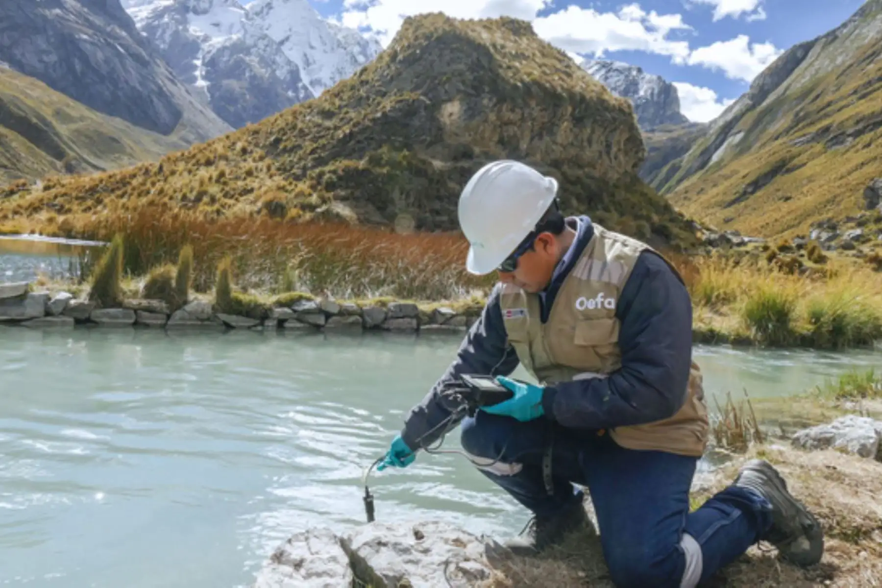 Inspector de la OEFA en monitoreo ambiental. ANDINA/Difusión