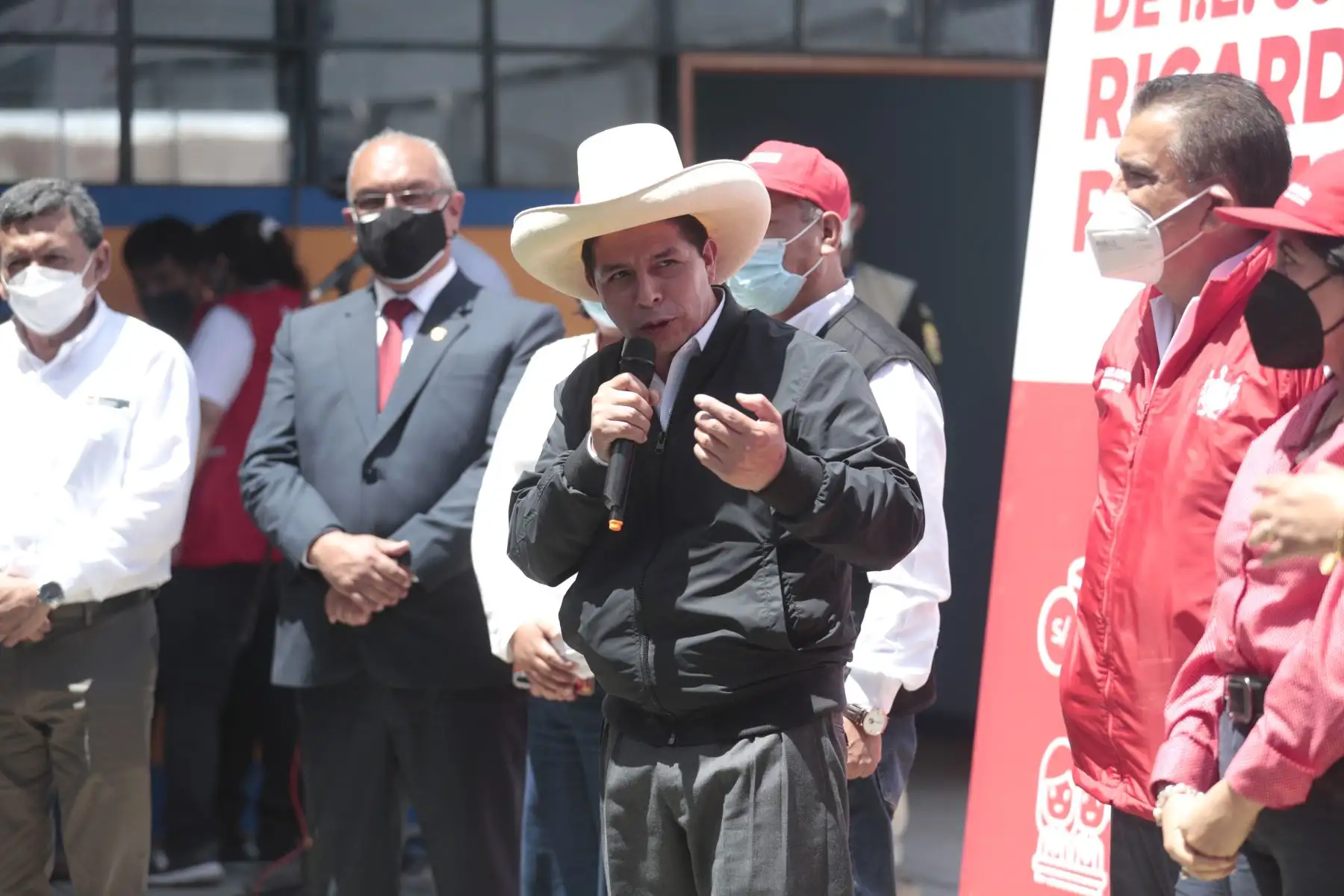 El Mandatario se trasladó al distrito de San José, provincia de Pacasmayo, para verificar la rehabilitación del Institución Educativa 80414 - Ricardo Palma, la misma que se ejecutó a través de la Autoridad para la Reconstrucción con Cambios (ARCC). Foto: ANDINA/Presidencia Perú