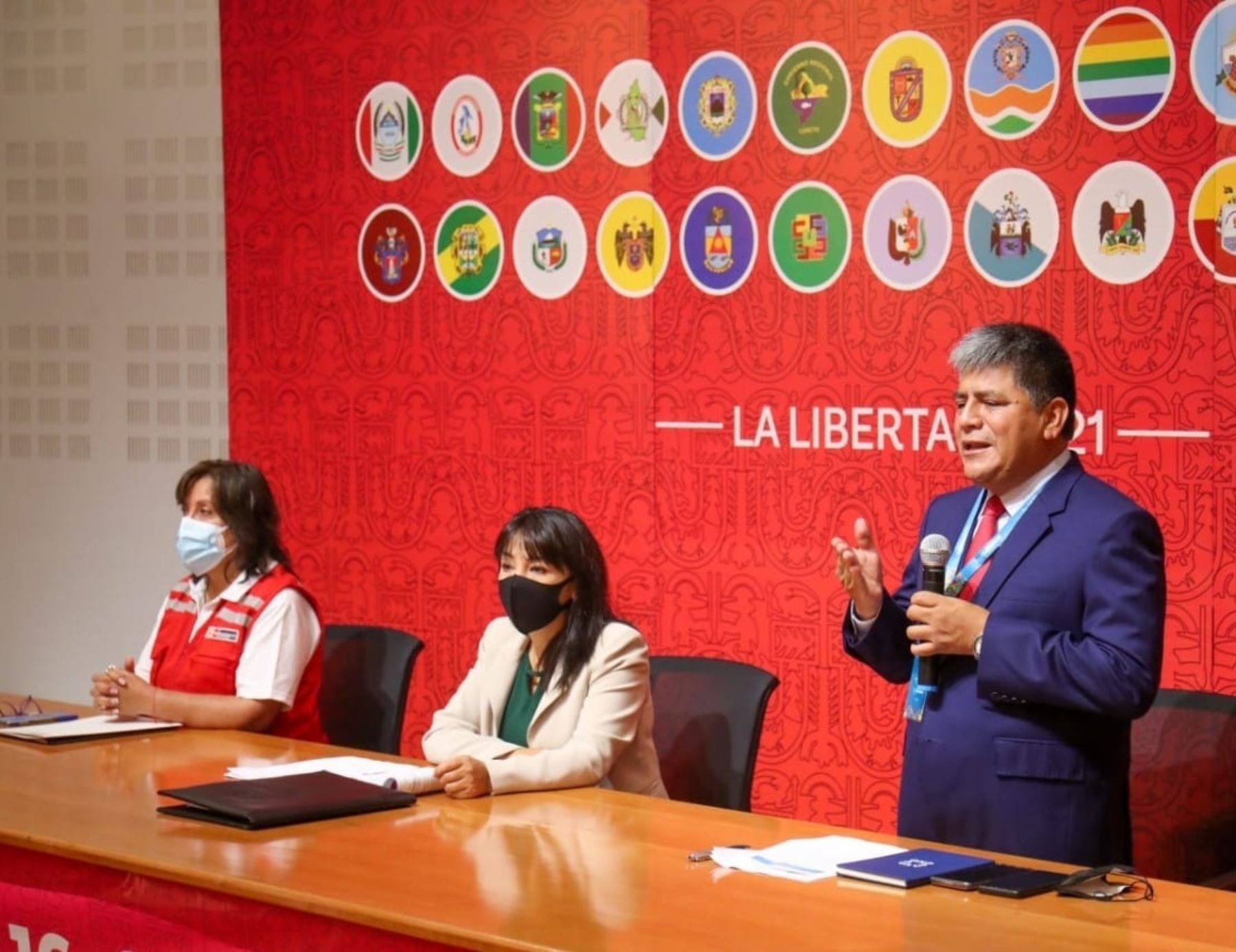 Gobiernos regionales reiteran compromiso por la descentralización y gobernabilidad, afirmó el presidente de la ANGR, Carlos Rua, durante el Gore Ejecutivo que se desarrolla en Trujillo.