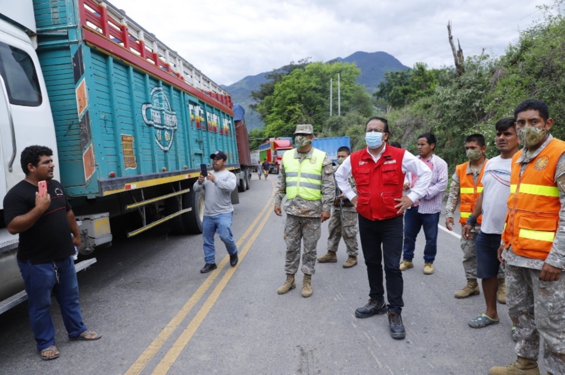 El ministro Roberto Sánchez coordina acciones para atender a damnificados por el terremoto que sacudió Amazonas el 28 de noviembre. Foto: ANDINA/Difusión