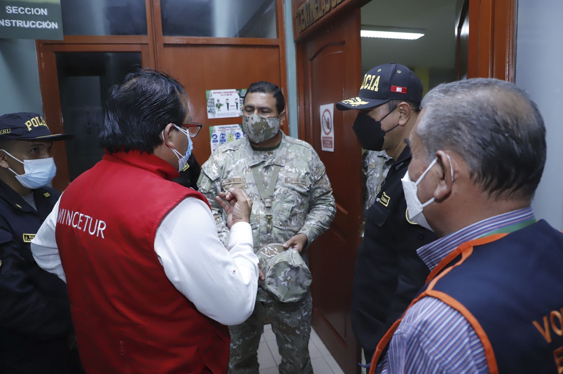 El ministro de Comercio Exterior y turismo, Roberto Sánchez, llegó a Utcubamba, en la región Amazonas, para supervisar las acciones de apoyo a los damnificados por el terremoto de magnitud 7.5 ocurrido el 28 de noviembre. Foto: ANDINA/Mincetur