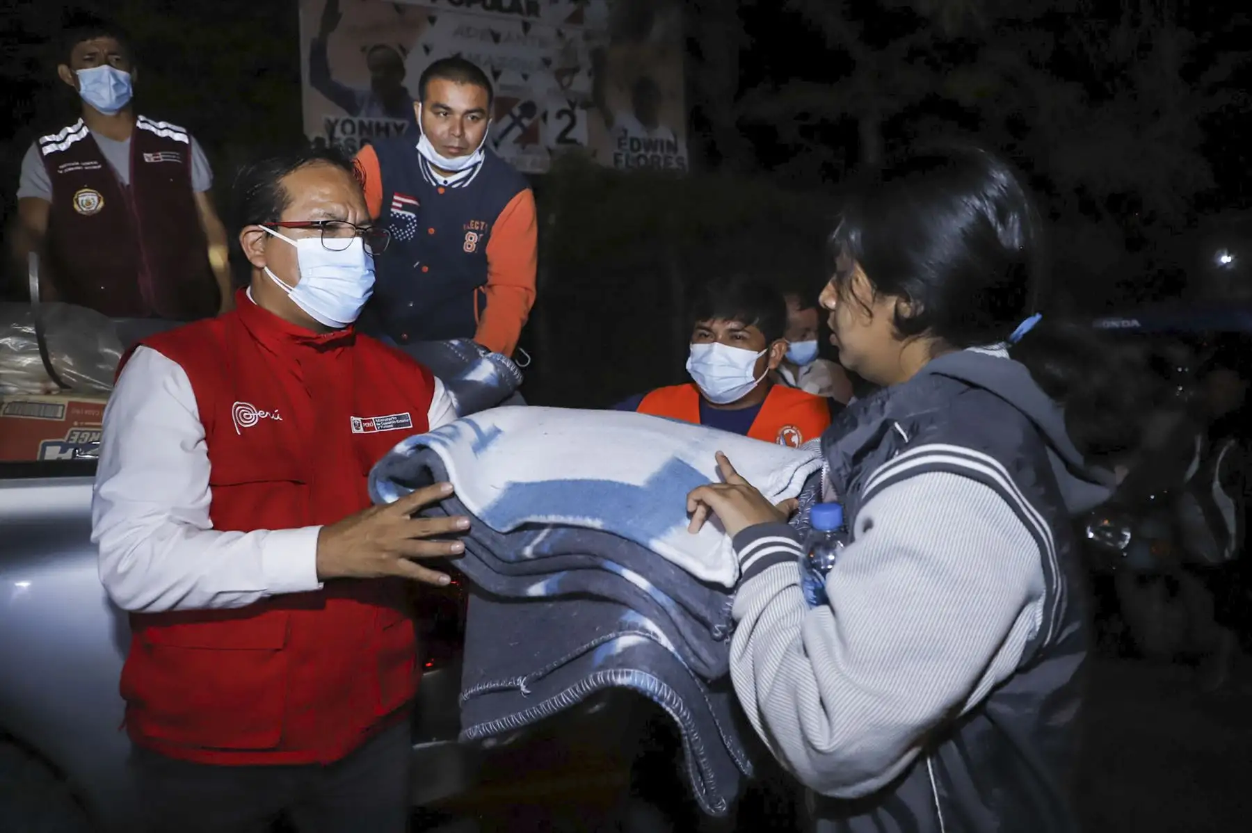 El ministro de Comercio Exterior y turismo, Roberto Sánchez, llegó a Utcubamba, en la región Amazonas, para supervisar las acciones de apoyo a los damnificados por el terremoto de magnitud 7.5 ocurrido el 28 de noviembre. Foto: ANDINA/Mincetur