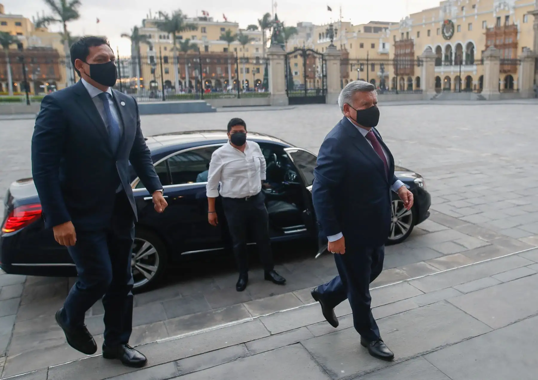 César Acuña, de Alianza por el Progreso, llegó a Palacio de Gobierno para reunirse con el presidente Pedro Castillo. Foto: ANDINA/Prensa Presidencia