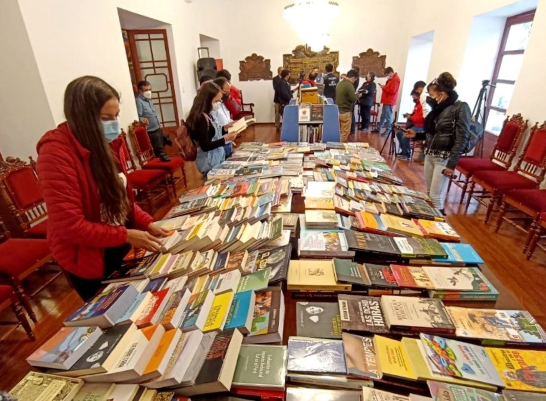 La Biblioteca Nacional del Perú donó más de 700 libros a la Biblioteca Municipal de Cajamarca, destacó el alcalde provincial, Andrés Villar. ANDINA/Difusión