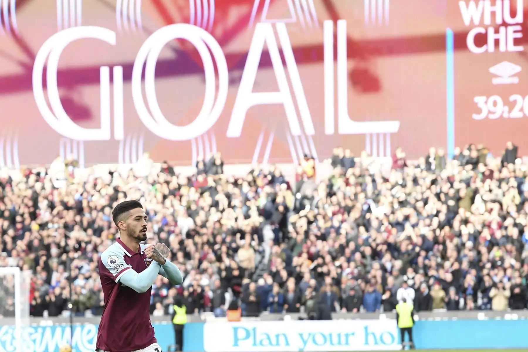 Manuel Lanzini del West Ham celebra tras marcar un gol ante el Chelsea durante partido de la Premier League, en el Estadio Olímpico de Londres. Foto: EFE