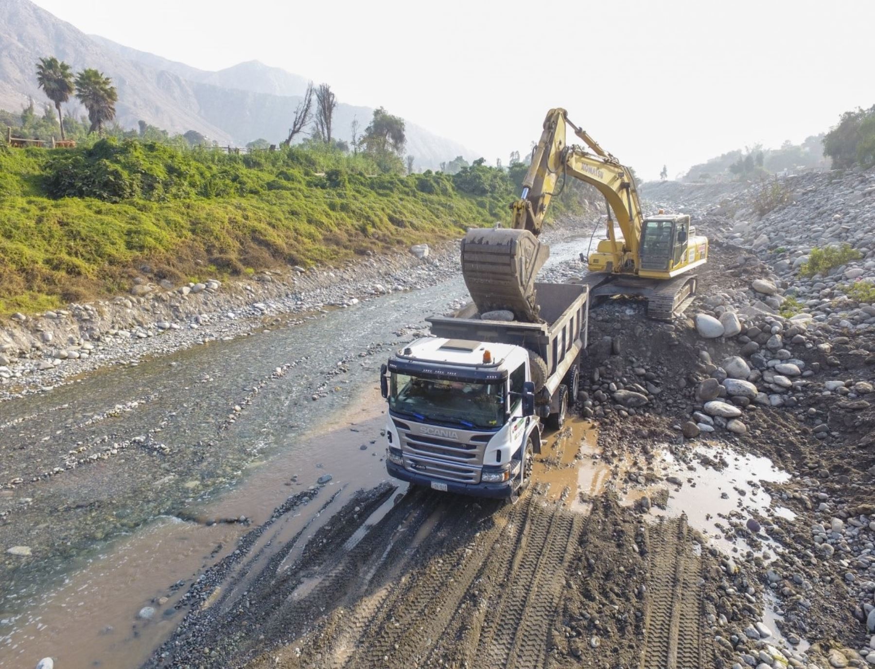Ministerio de Vivienda ejecuta trabajos de limpieza y descolmatación del cauce del río Rímac, a la altura del distrito de San Mateo, en la provincia limeña de Huarochirí. ANDINA/Difusión