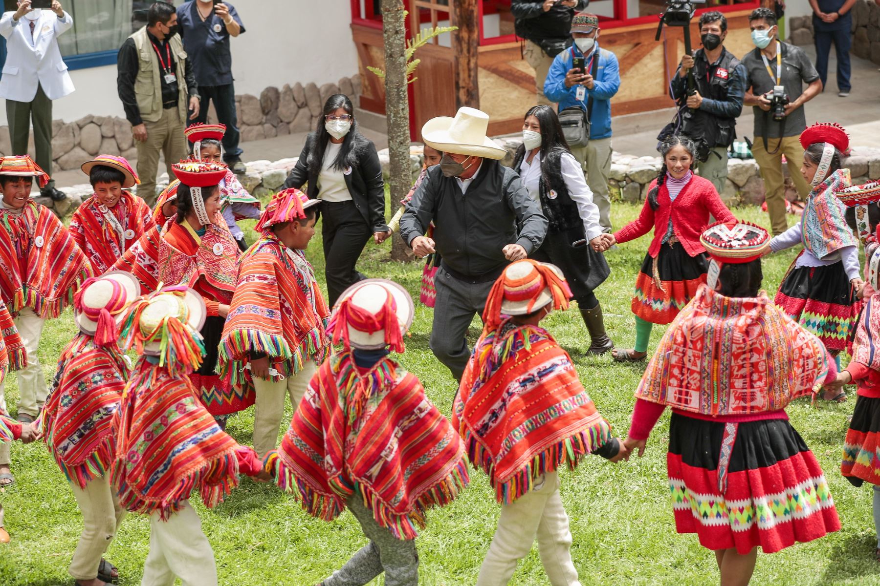 Presidente de la República, Pedro Castillo, participa en la ceremonia de inauguración de la Ciudadela de Salud Infantil “Virgen de Vidawasi”, en Urubamba, región Cusco. Foto: Prensa Presidencia