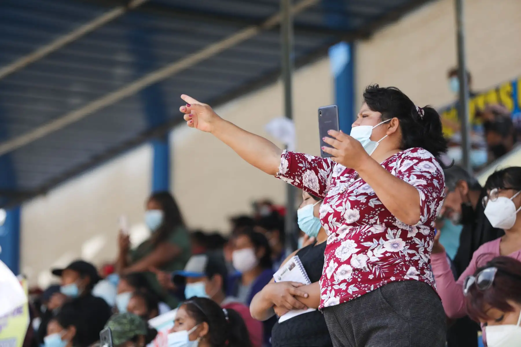 Hoy se vivió una emotiva jornada en el Estadio 15 de enero de San Juan de Lurigancho, cuando la ministra de la Mujer, Anahí Durand, presidió el II Encuentro presencial de la Red de Ollas Comunes de Lima Metropolitana. Foto: Ministerio de la Mujer