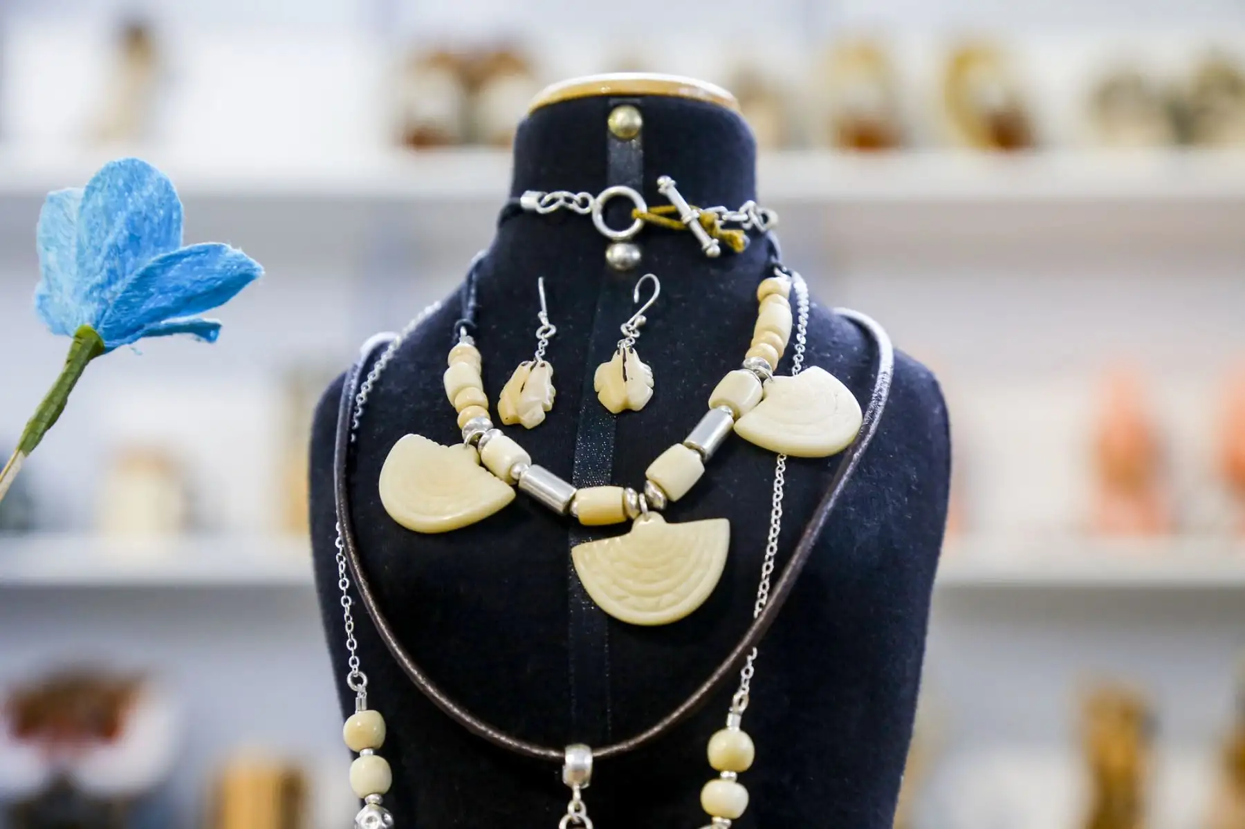 Se inauguró la Feria Nacional de Artesanía "De Nuestras Manos". La viceministra de Turismo de Mincetur, Isabel Álvarez inauguró la feria más importante del año que congrega a destacados artesanos a nivel nacional,incluidos los grandes amautas de la artesanía del Perú. Foto: Mincetur