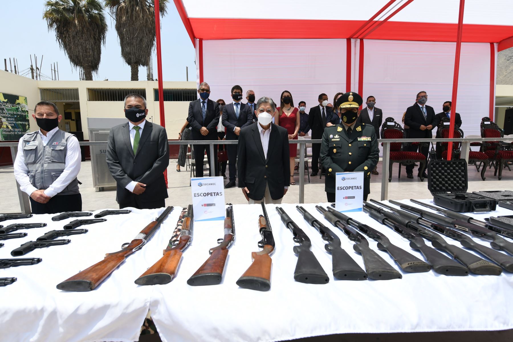 Durante la ceremonia por el aniversario de la Sucamec, el ministro Avelino Guillén estuvo presente en la entrega de armas incautadas y decomisadas este año, así como las 200 mil municiones que serán asignadas a la PNP. Foto: Mininter