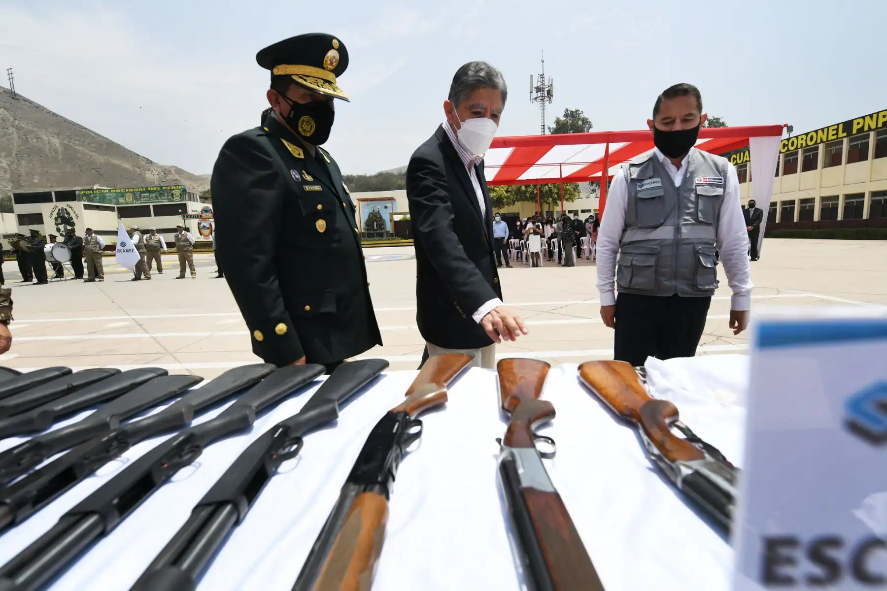 Durante la ceremonia por el aniversario de la Sucamec, el ministro Avelino Guillén estuvo presente en la entrega de armas incautadas y decomisadas este año, así como las 200 mil municiones que serán asignadas a la PNP. Foto: Mininter
